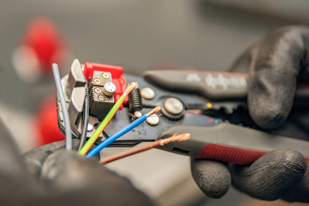 Best Emergency Electrical Repair  in De Soto, KS